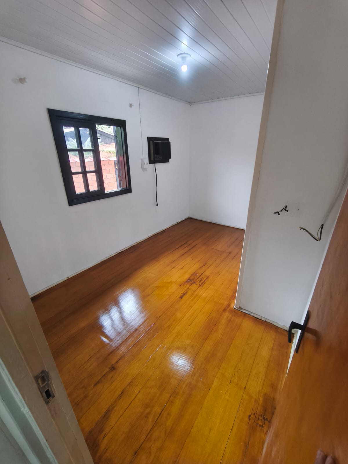 CASA MISTA COM PISCINA