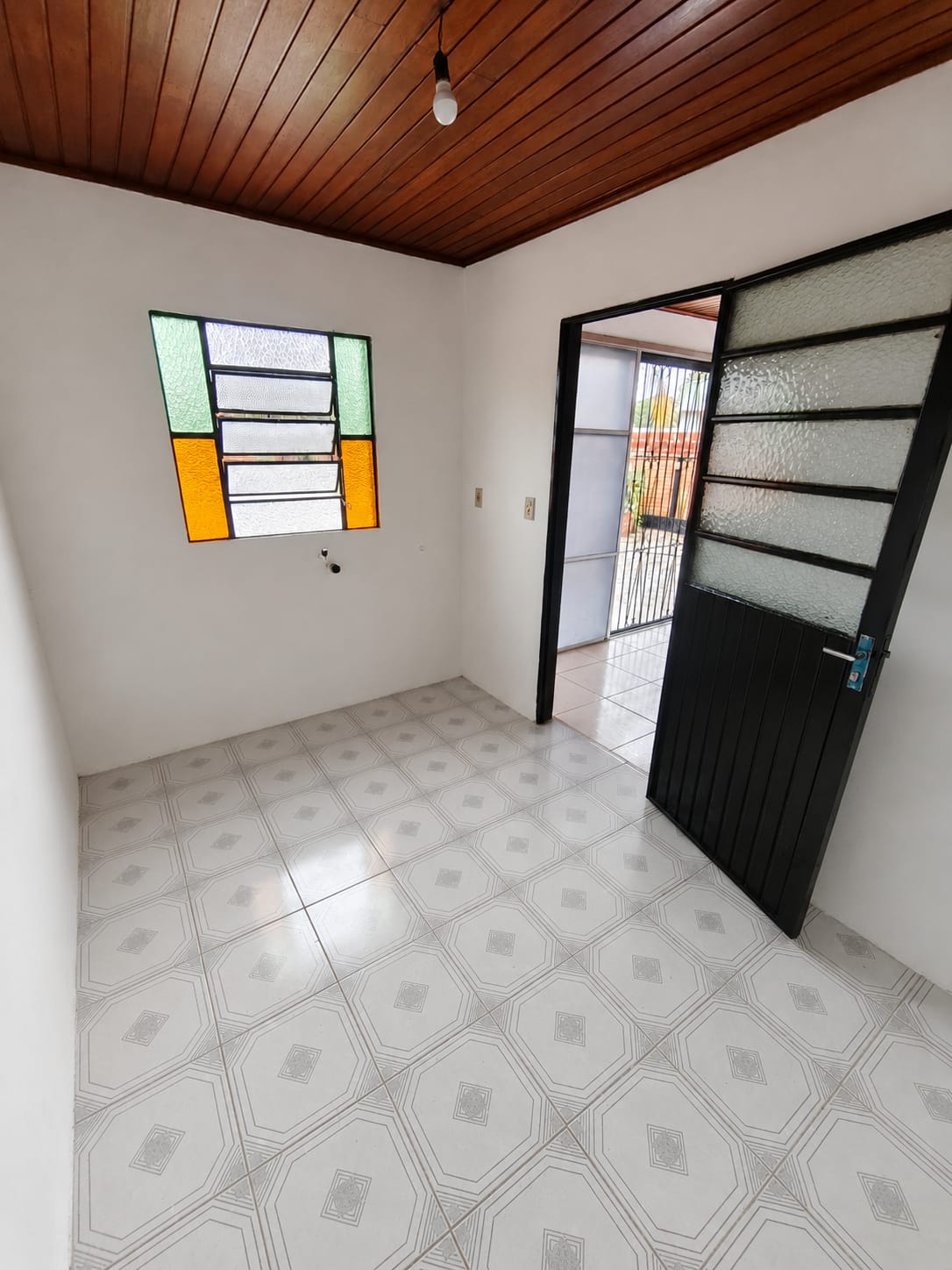 CASA MISTA COM PISCINA