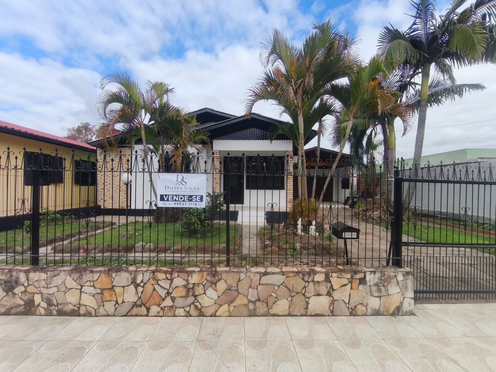 CASA MISTA COM PISCINA