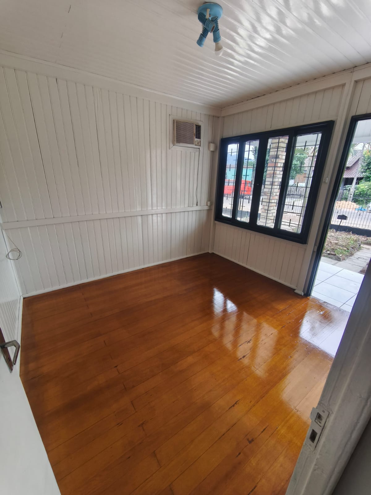 CASA MISTA COM PISCINA