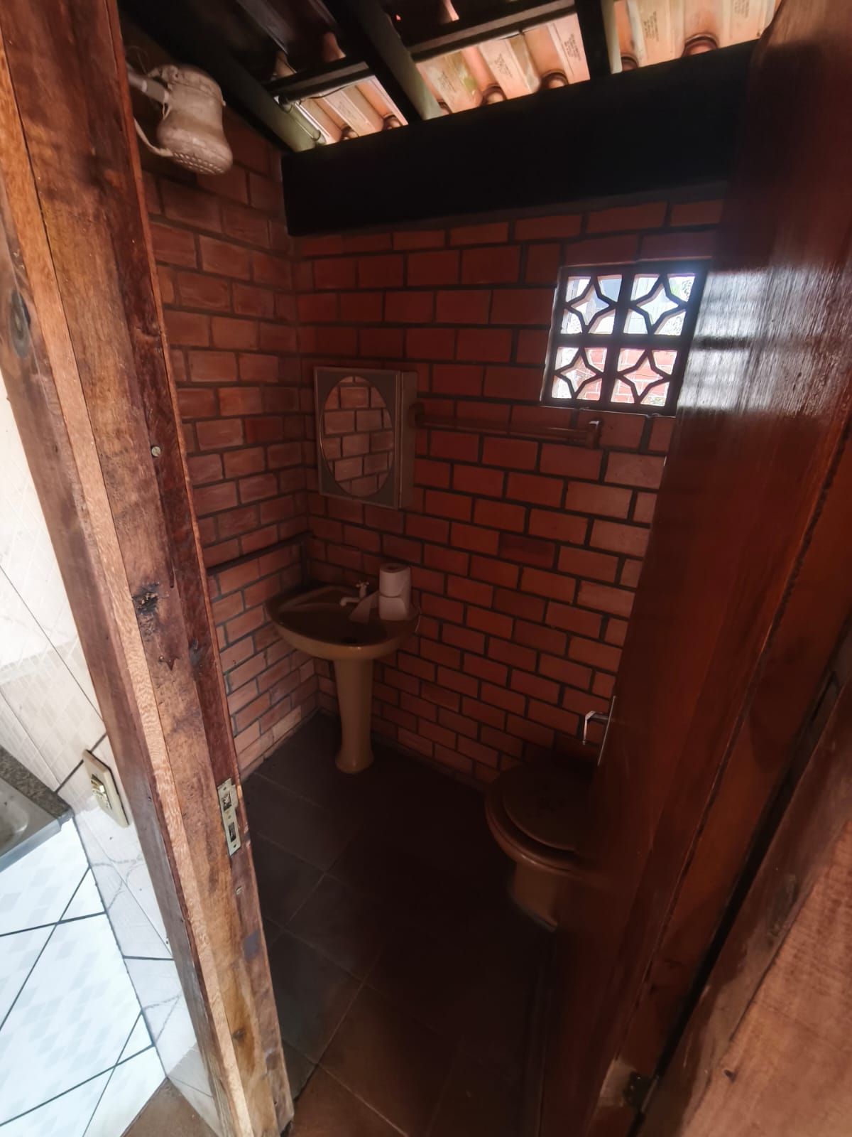 CASA MISTA COM PISCINA
