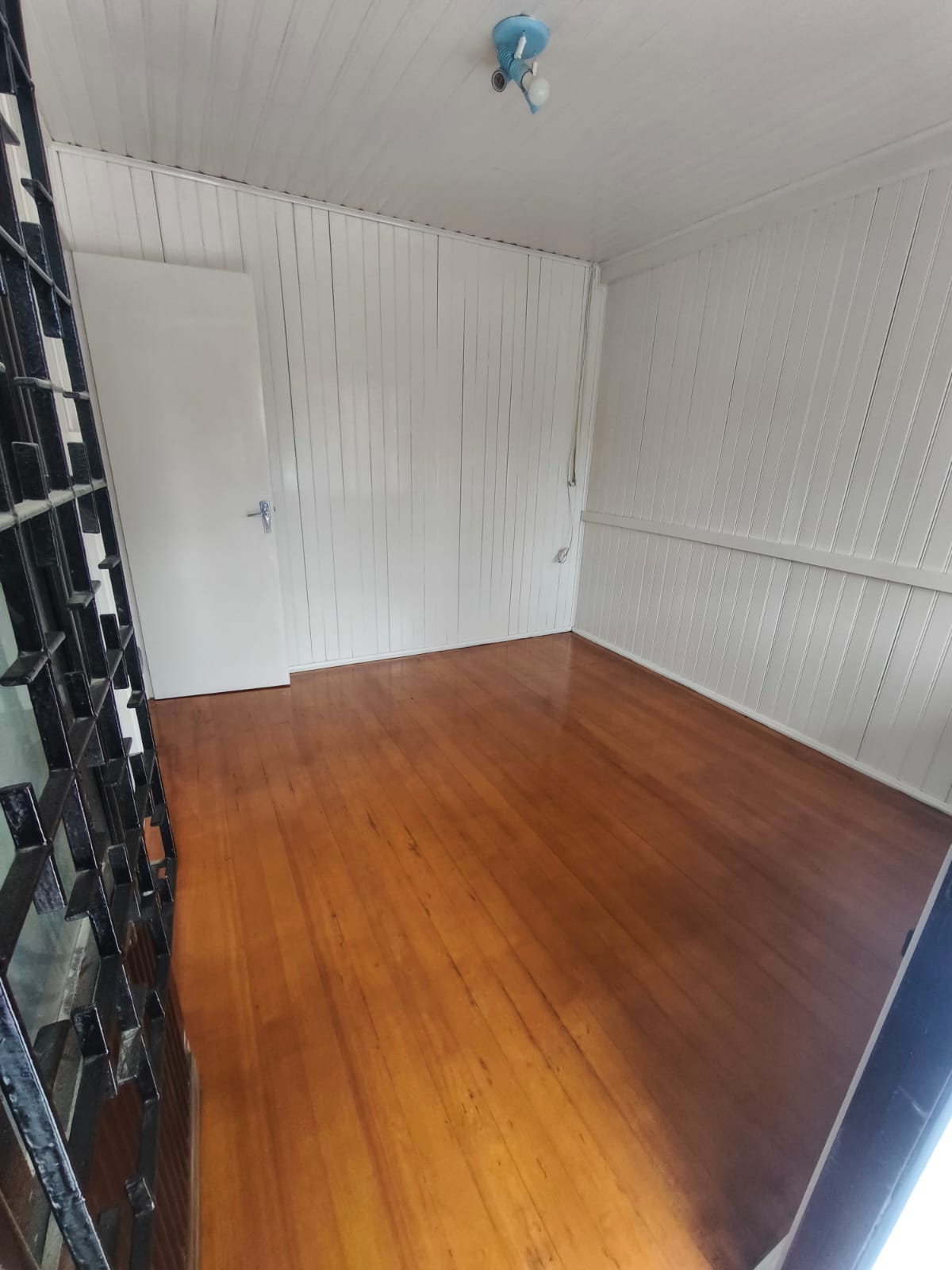 CASA MISTA COM PISCINA