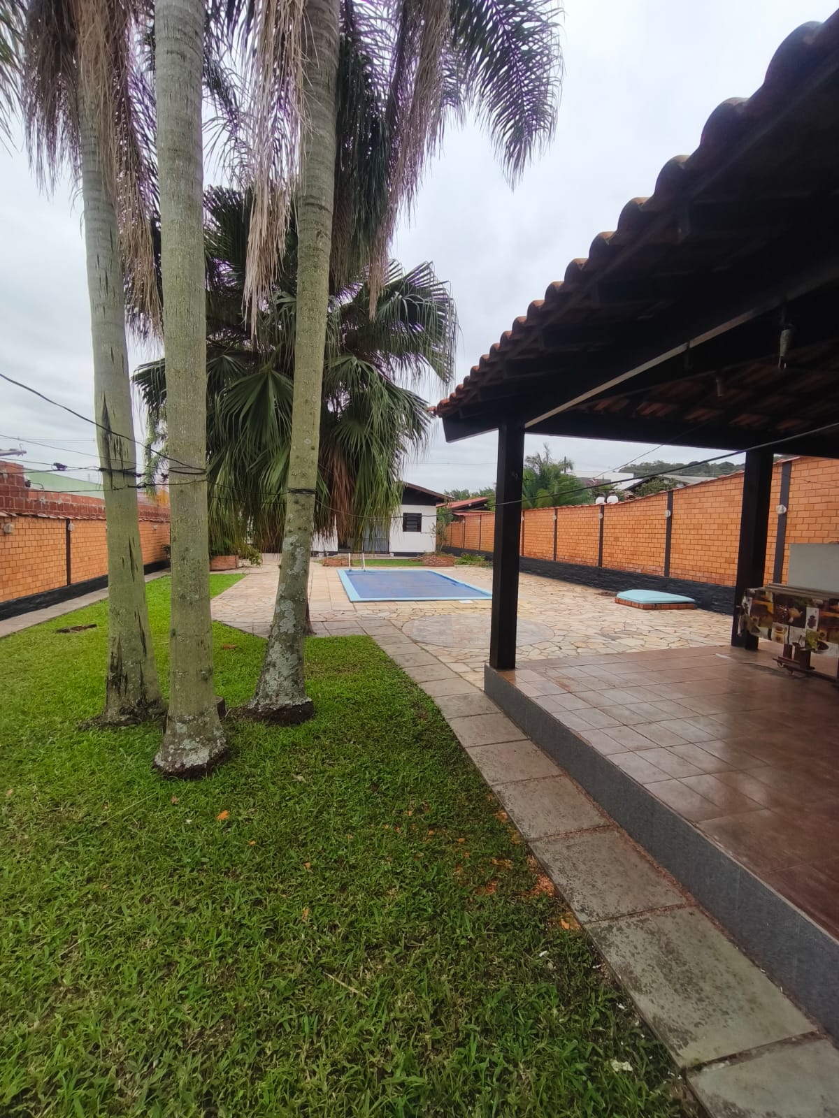 CASA MISTA COM PISCINA