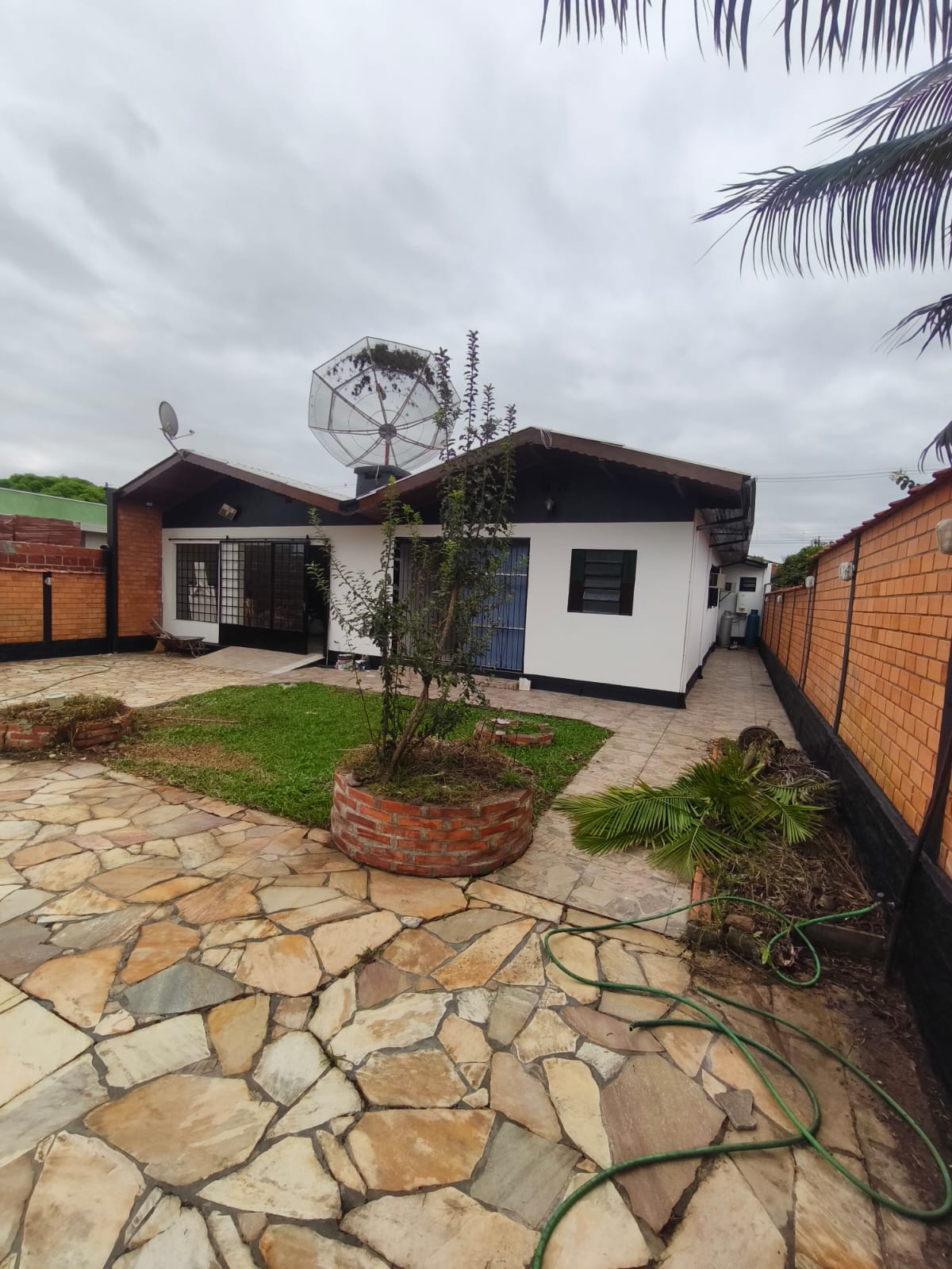CASA MISTA COM PISCINA